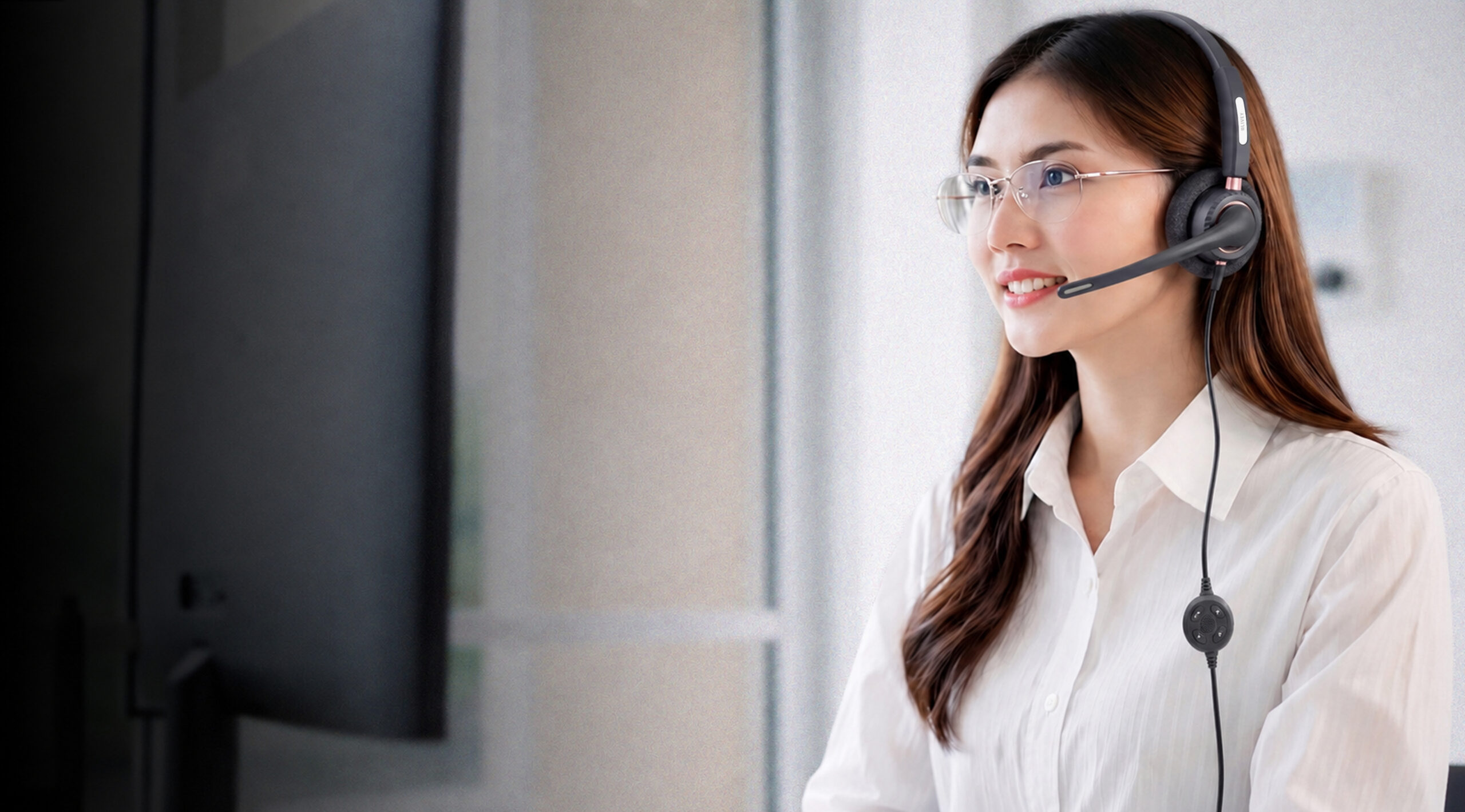 Contact center professional wearing a LIVEY headset